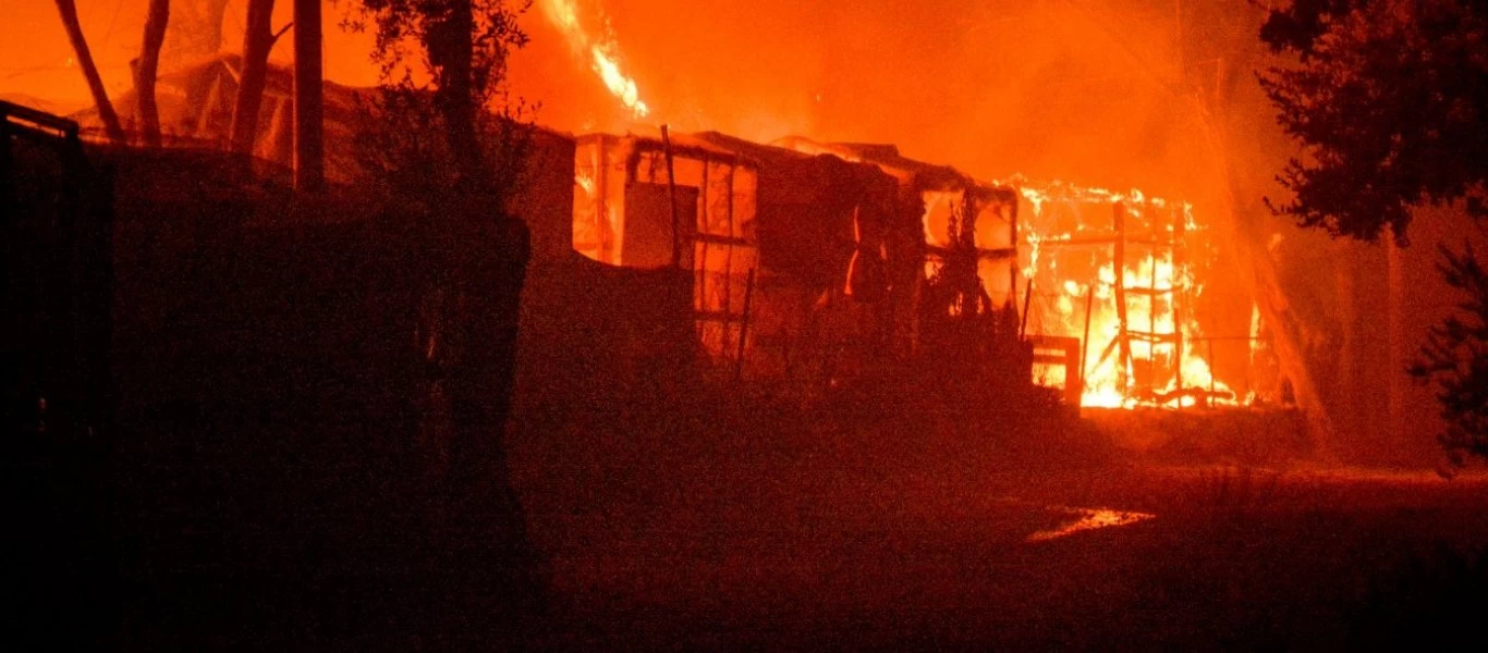 Εμπρησμός στη Μόρια - «Ξεψαχνίζονται» τα κινητά των παράνομων μεταναστών που συνελήφθησαν